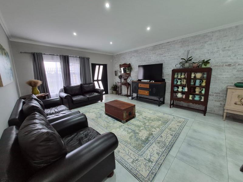 5 Bedroom Property for Sale in Die Bult Western Cape